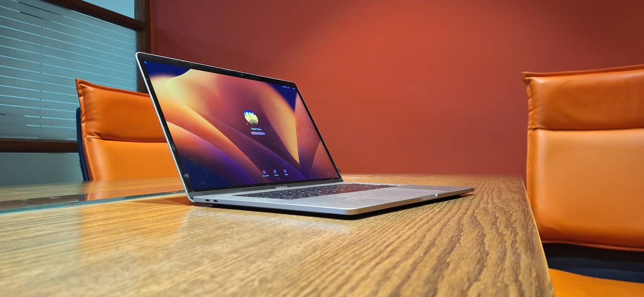 Macbook Pro 2017 16inches Display 0