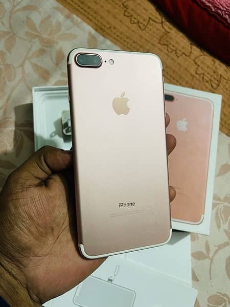 iPhone 7plus (128gb)urgent Sale. 0/3/0/6/4/3/9/8/4/3/0 1