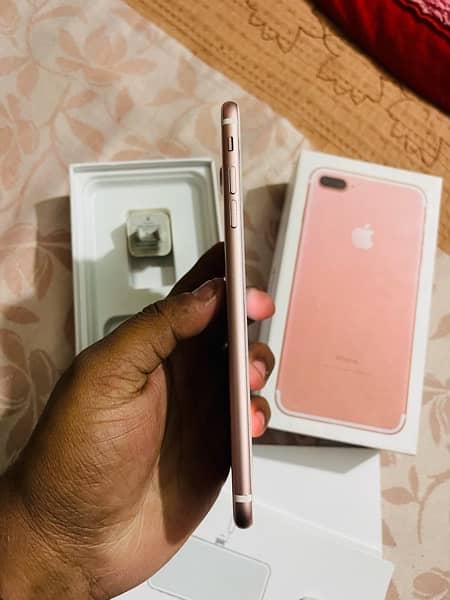 iPhone 7plus (128gb)urgent Sale. 0/3/0/6/4/3/9/8/4/3/0 12