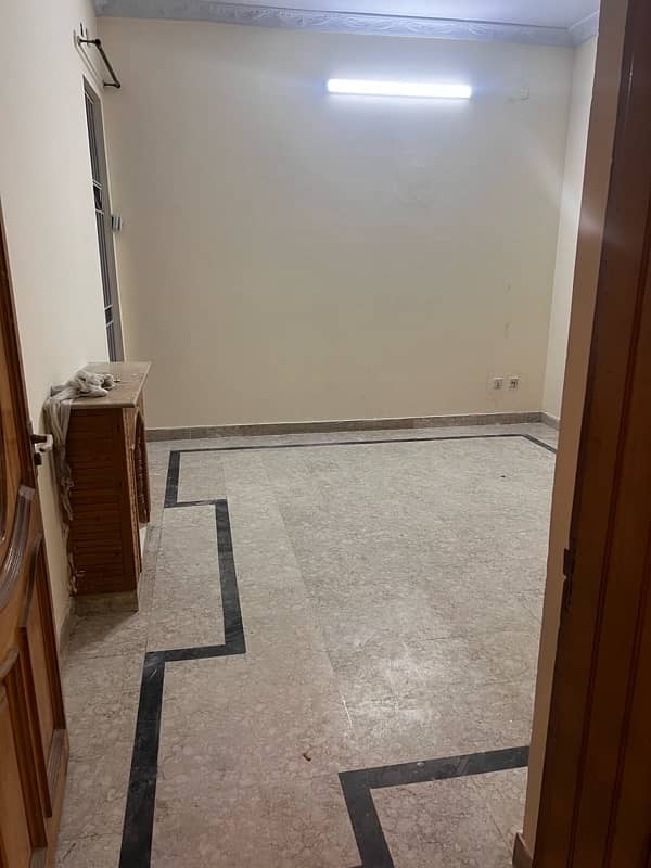 House for rent prime location New Lalazar 14