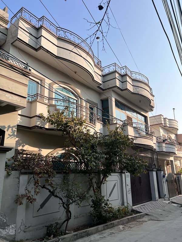 House for rent prime location New Lalazar 17