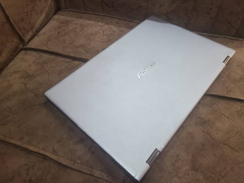 Asus Zenbook Ryzen 7 5700, 2GB Card 3