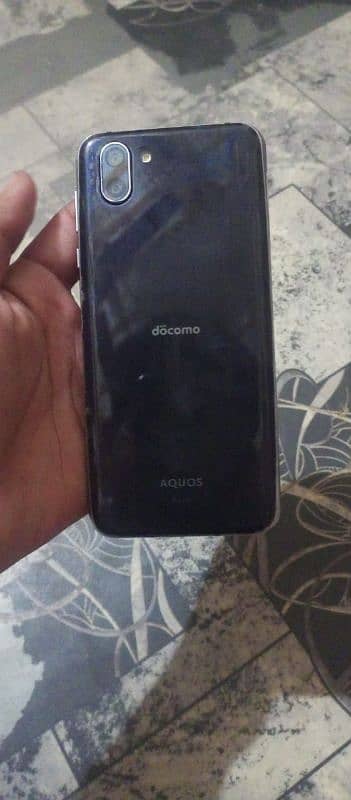 AQUOS R2 0