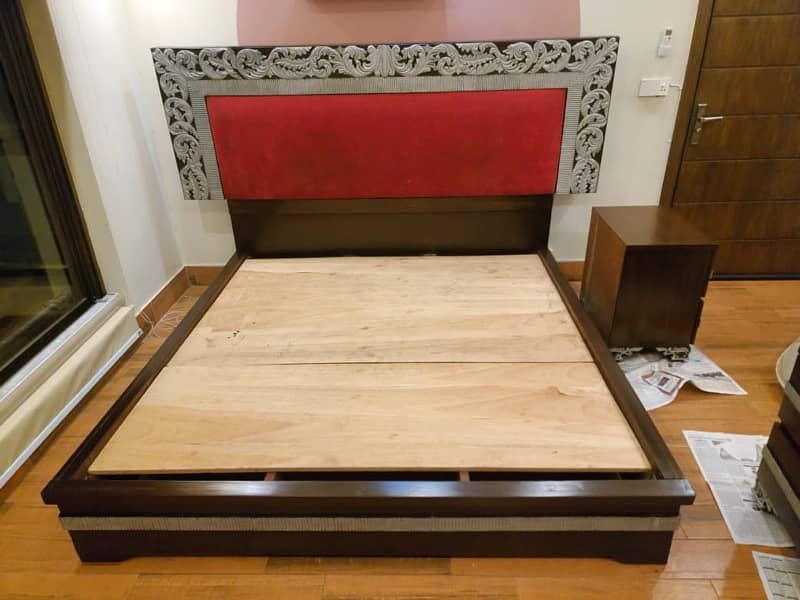 King size bedset completely wooden 0