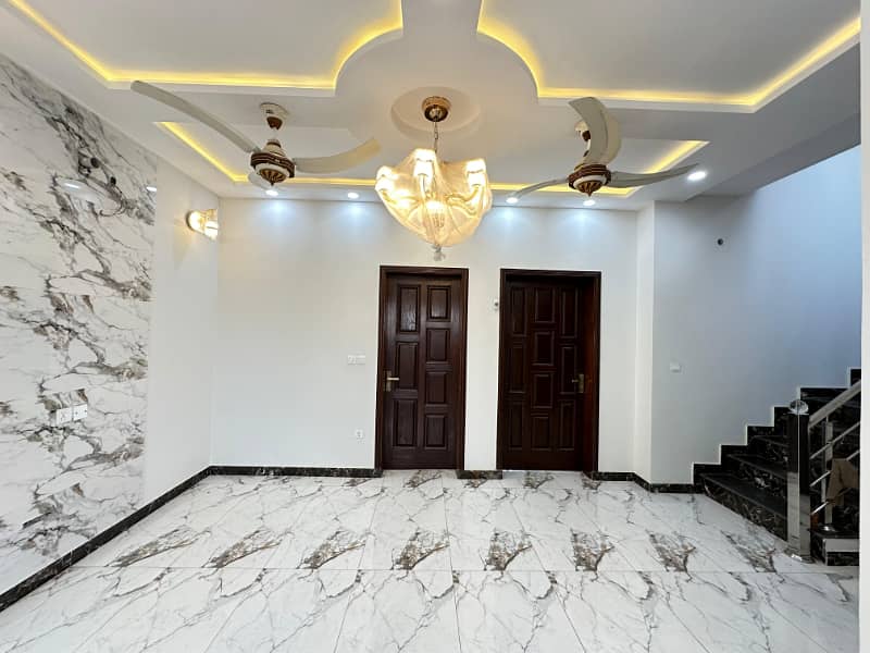 5 Marla Luxury House for Sale in Eastern Extention Bahria Orchard LHR 2