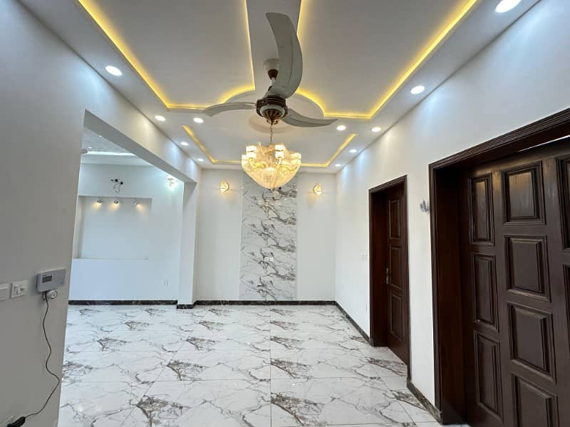 5 Marla Luxury House for Sale in Eastern Extention Bahria Orchard LHR 3