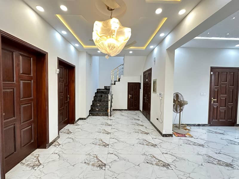 5 Marla Luxury House for Sale in Eastern Extention Bahria Orchard LHR 4