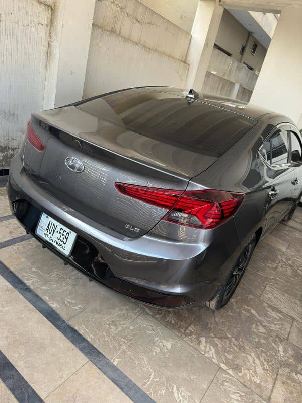 Hyundai Elantra 2021 3