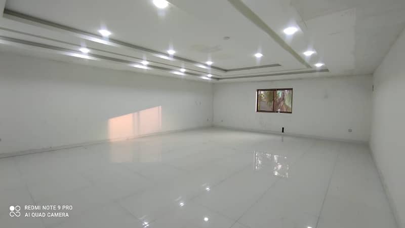 15000 Sq Ft Commercial Halls / Floors For Office Multi-National Banks Etc 4