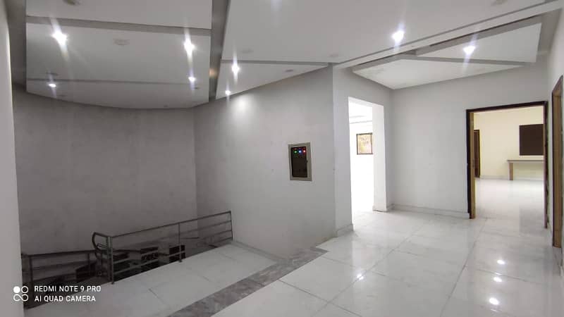 15000 Sq Ft Commercial Halls / Floors For Office Multi-National Banks Etc 7