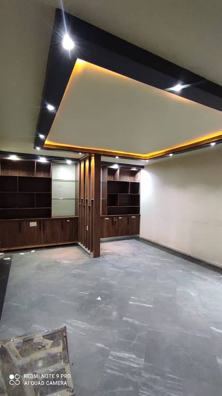 15000 Sq Ft Commercial Halls / Floors For Office Multi-National Banks Etc 8