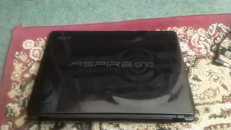 Aspire one laptop 8