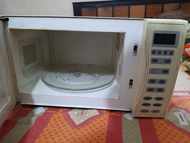 Microwave oven 1