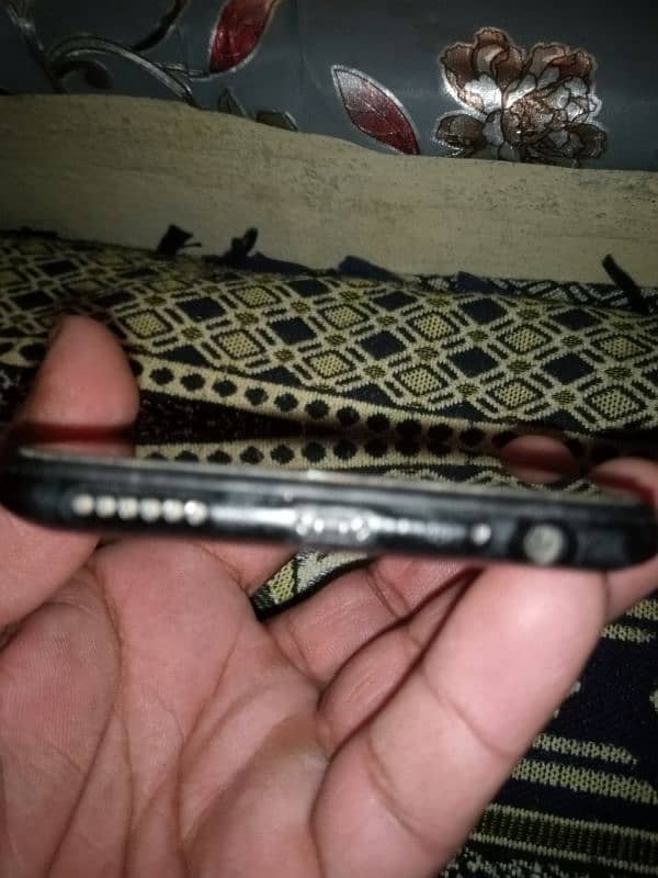 Infinix hot 8 lit 4