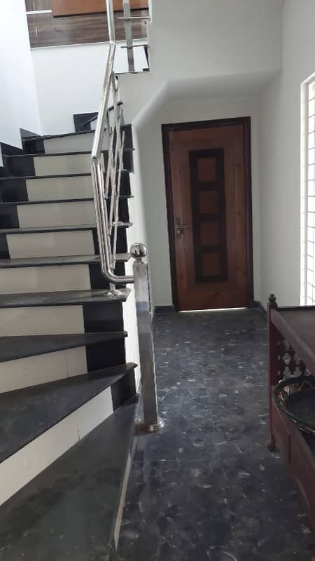 10 MARLA SLIGHTLY USED HOUSE IS AVAILABLE FOR RENT ON TOP LOCATION OF WAPDA TOWN LAHORE 4