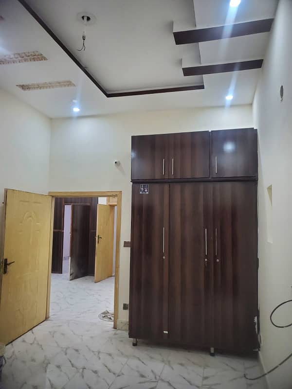 Vip beautiful 6 marla lower portion is available for rent in sabzazar lhr 5