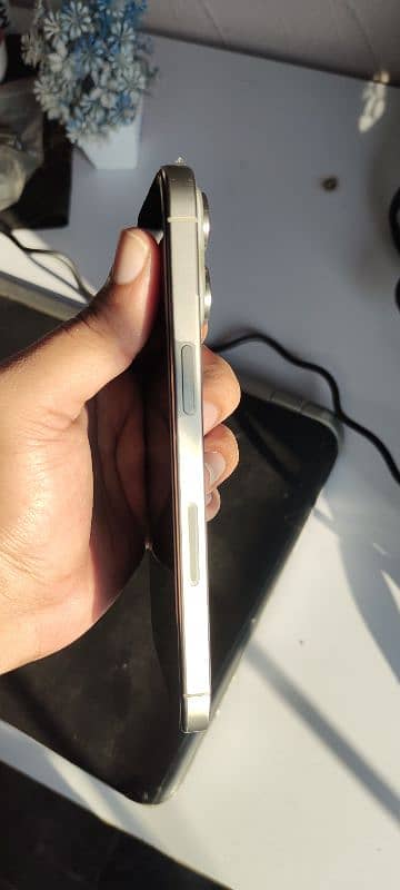 iPhone 15 Pro Max Natural Titanium JV | 256 GB 4