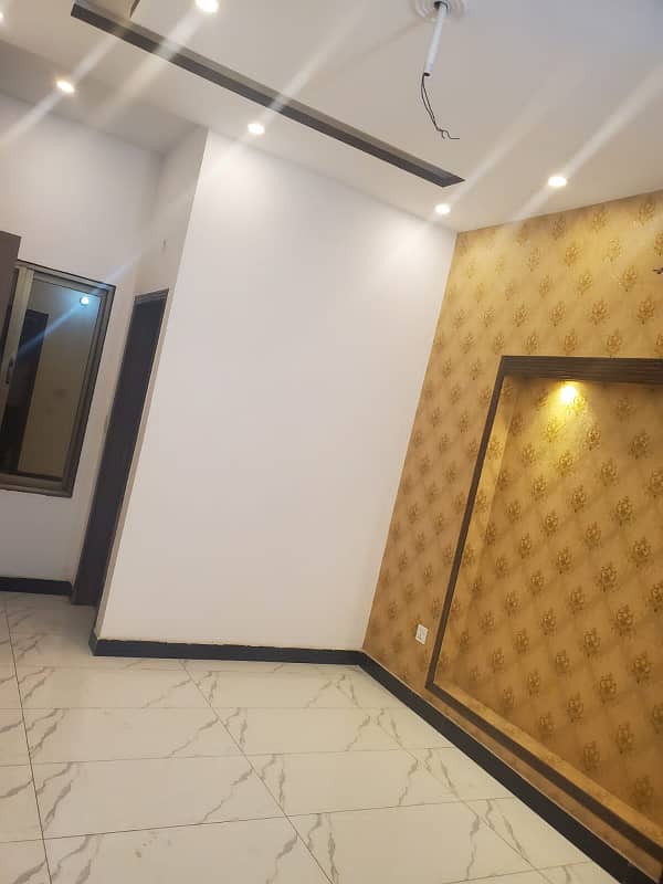 Vip beautiful 5 marla upper portion is available for rent in sabzazar lhr 6