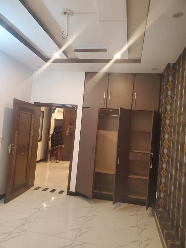 Vip beautiful 5 marla upper portion is available for rent in sabzazar lhr 8