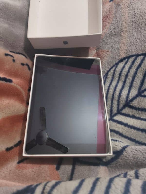 9th generation iPad 64gb ram issue available for parts 2