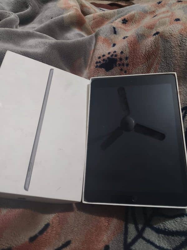 9th generation iPad 64gb ram issue available for parts 5