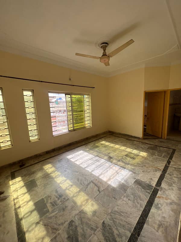 FAMILY VIP FLAT AVAILABLE LOCATION GULRAIZ 1 CHAKLALA SCHEME 3 4