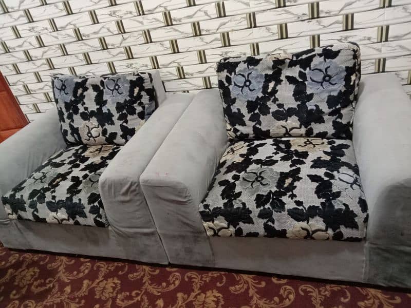 5 seater sofa for sell 0