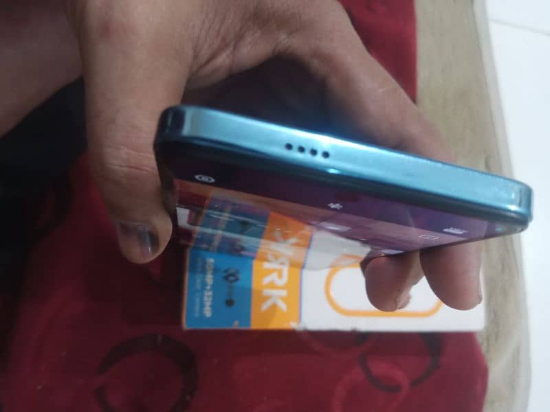 Tecno spark 20 8/256gb mobile complete with charger 3