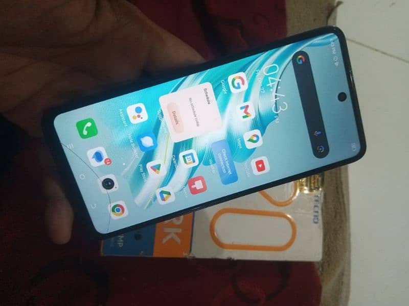 Tecno spark 20 8/256gb mobile complete with charger 14