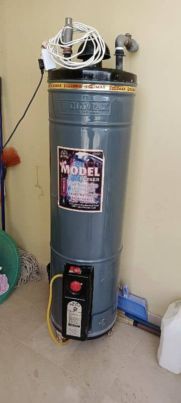 35 Gallons Climax Gas Gyser for sale. 0