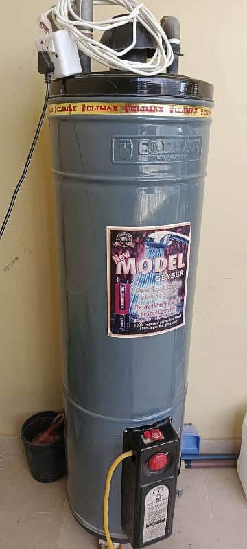 35 Gallons Climax Gas Gyser for sale. 4