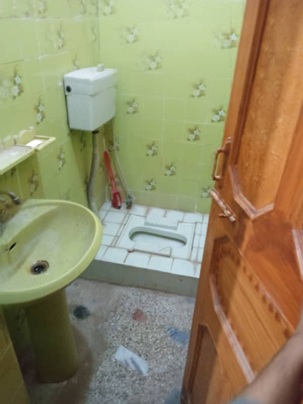 1 room washroom available for rent in khanna pull sanam chok 1