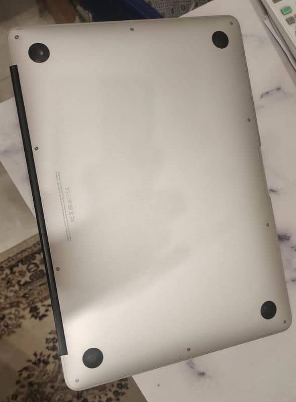 Macbook Air Early 2015 13 inch 9/10 0