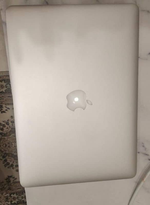 Macbook Air Early 2015 13 inch 9/10 1