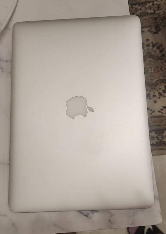 Macbook Air Early 2015 13 inch 9/10 2