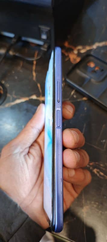 vivo y 21 4gb 64gb all ok box and charger ni hai sirf mobile hai 2