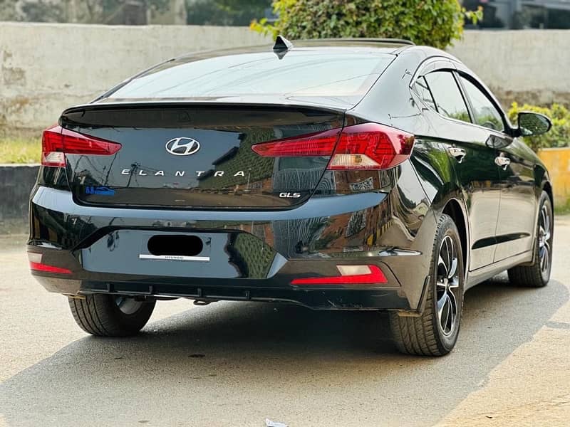 Hyundai Elantra 2023 3