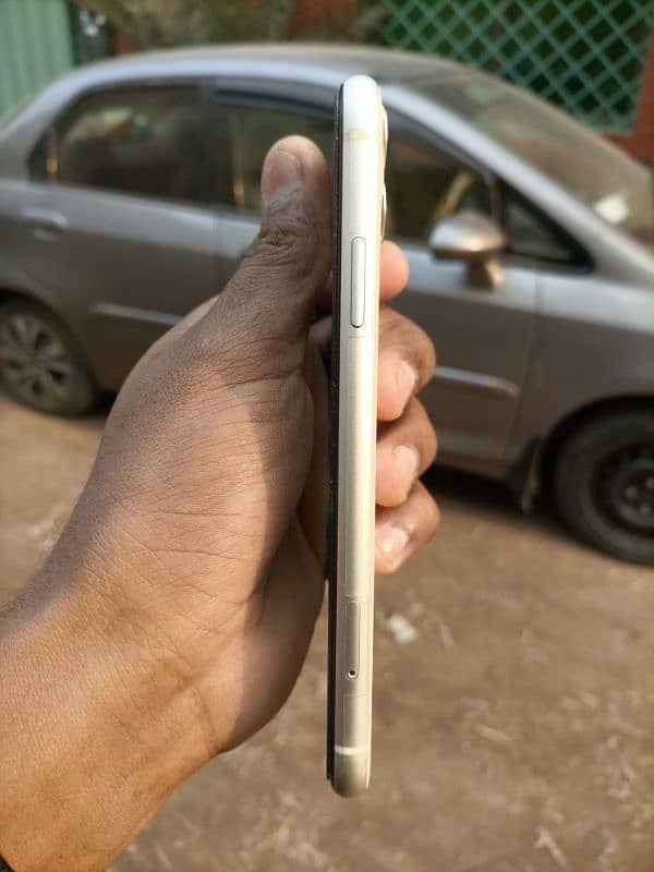 iPhone 11 128 GB 10/10 non pta 7