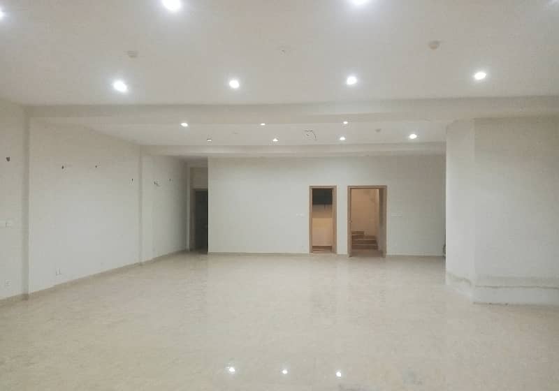 08 MARLA COMMERCIAL FLOOR AVAILABLE 0