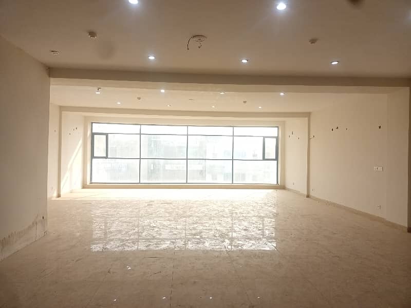 08 MARLA COMMERCIAL FLOOR AVAILABLE 6