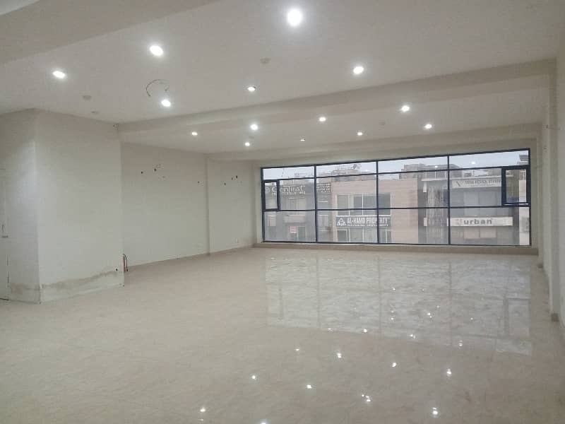 08 MARLA COMMERCIAL FLOOR AVAILABLE 15