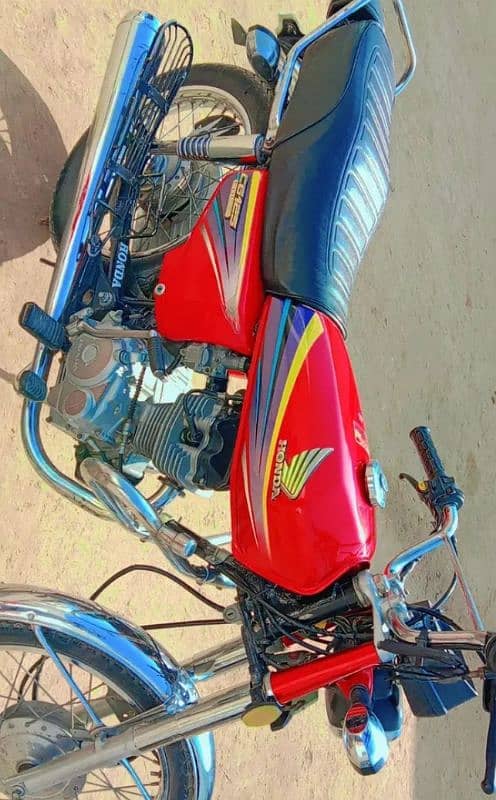 Honda CG125 10 by 10 one hand used 2