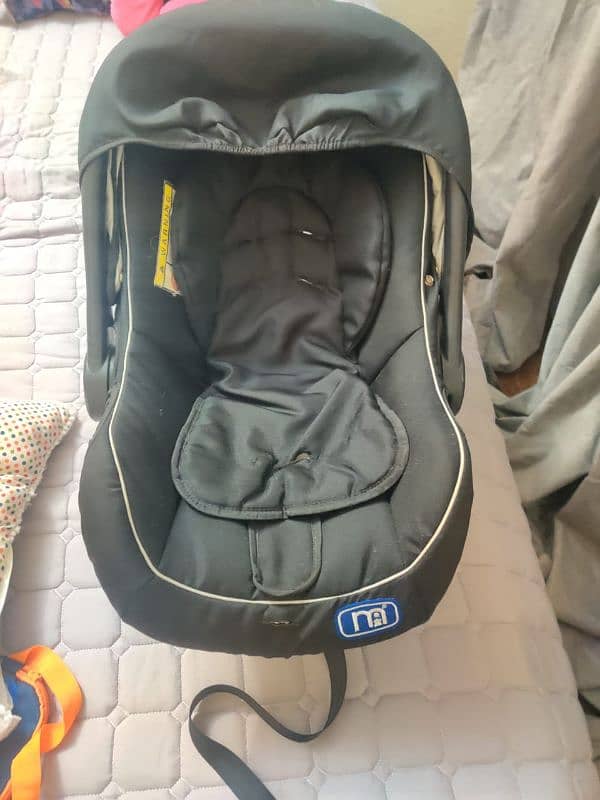 baby car seat or carry cot 5