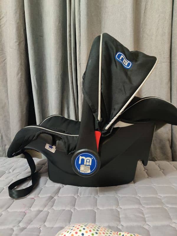 baby car seat or carry cot 6