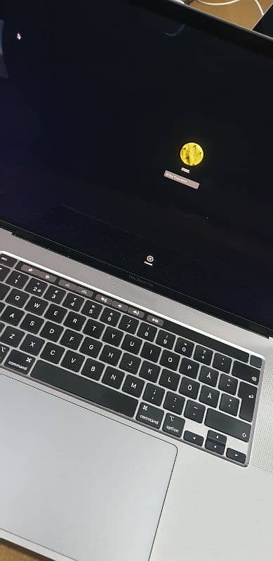 APPLE MACBOOK PRO 2019 16" I9 9.5/10 condition 4