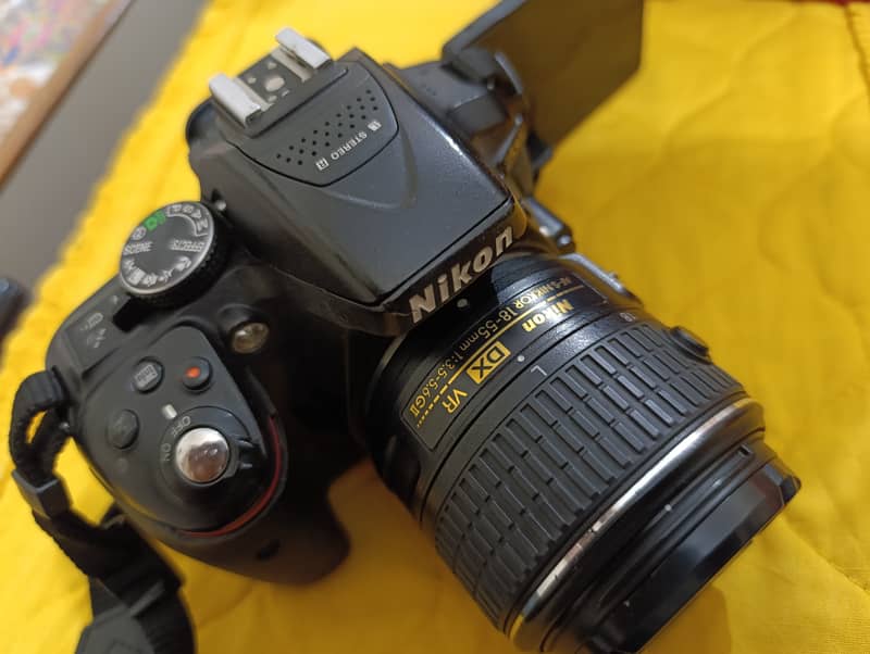 DSLR Nikon D5300 with Af-P 18-55mm VR and Nikon Af-S 55-200mm f/4-5.6G 2