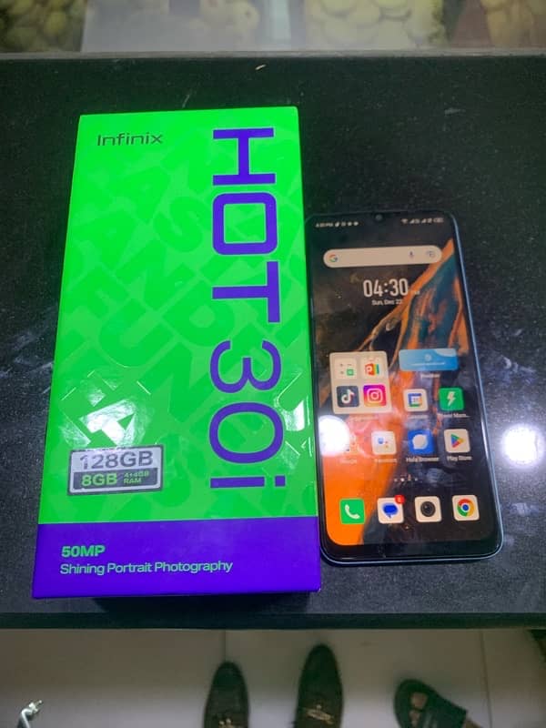 infinix hot 30i 4+4 128 complete box 10by10 jenwan condition one use h 2