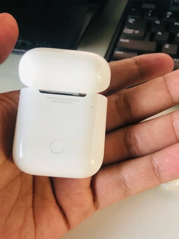 Airpod pro 1st generation charging case only 5