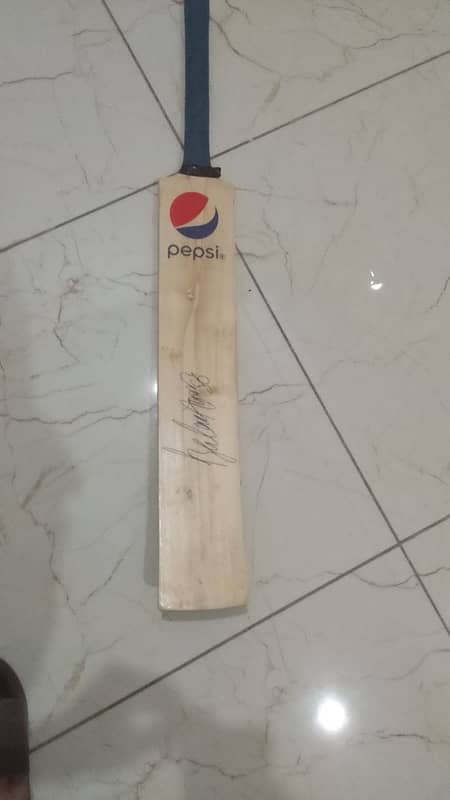 Babar Azam signed bat 0