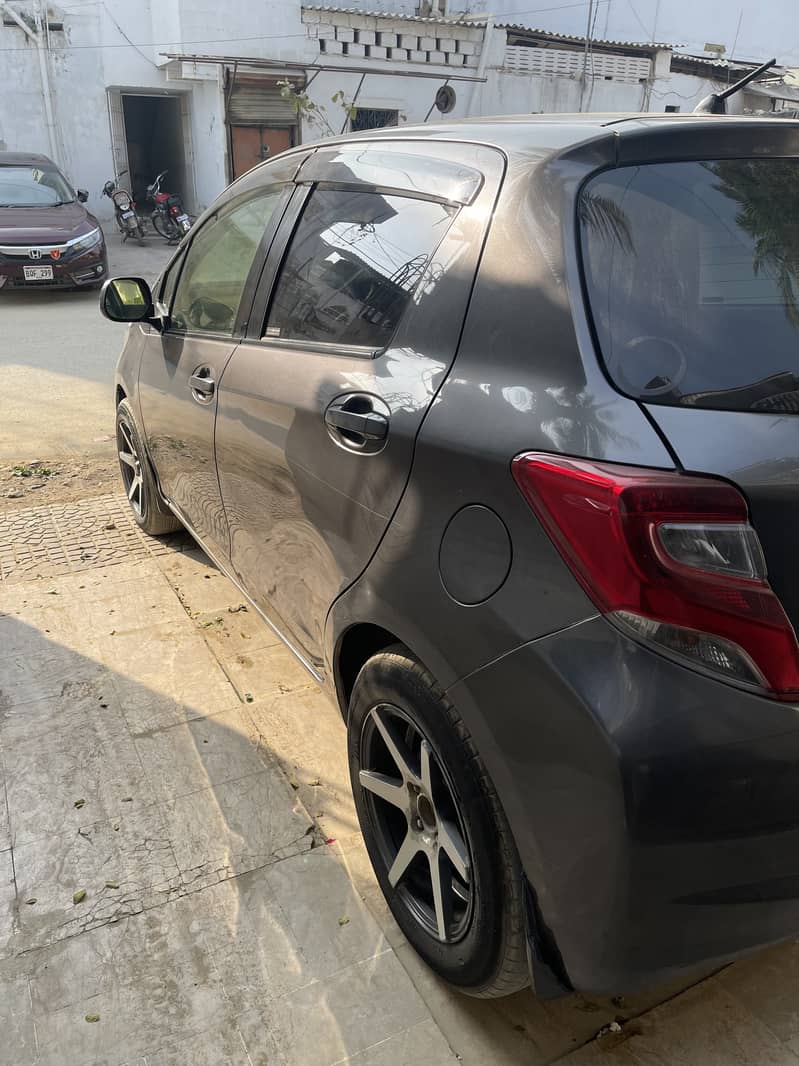 Toyota Vitz 2015/2018 4